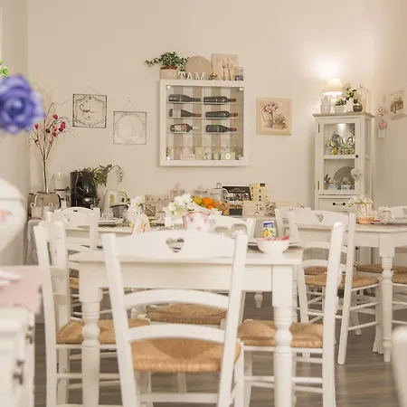 Alojamento de Acomodação e Pequeno-almoço Tam Vacanze 4*